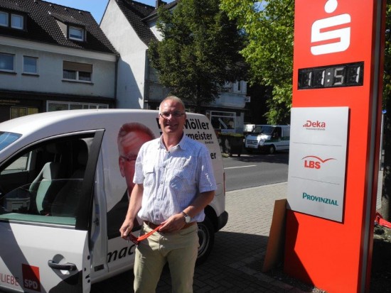 Rolf Möller macht der Wahlkampf in Beckinghausen offensichtlich viel Spaß.