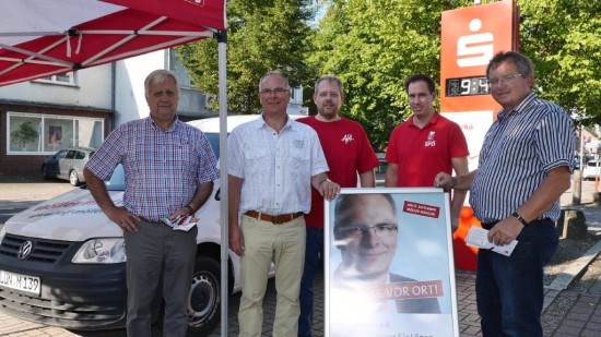SPD Infostand in Beckinghausen mit Bürgermeisterkandidat Rolf Möller (2.v.rechts)